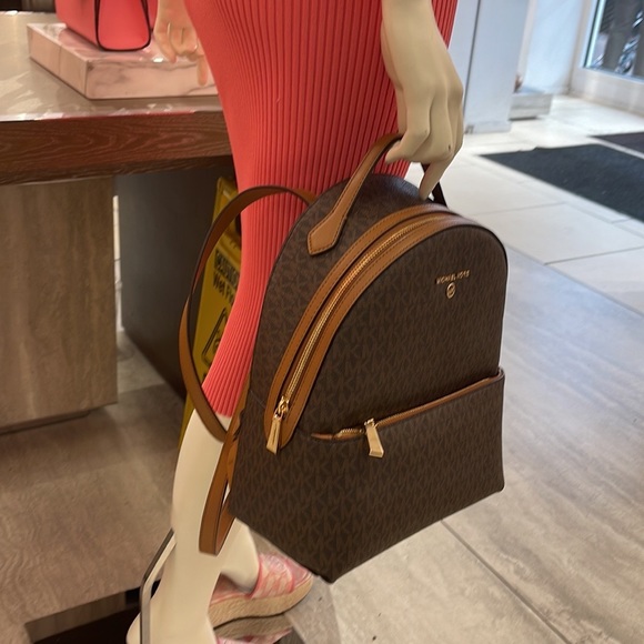 Michael Kors Womens Valerie Medium Logo Backpack 30F2G9VB2B Brown 
NWT - Picture 3 of 16